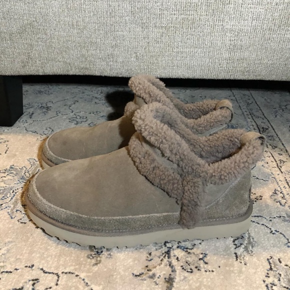 UGG Classic Ultra Mini Spillseam Genuine Shearling Bootie in Smoke Plume - Picture 5 of 11